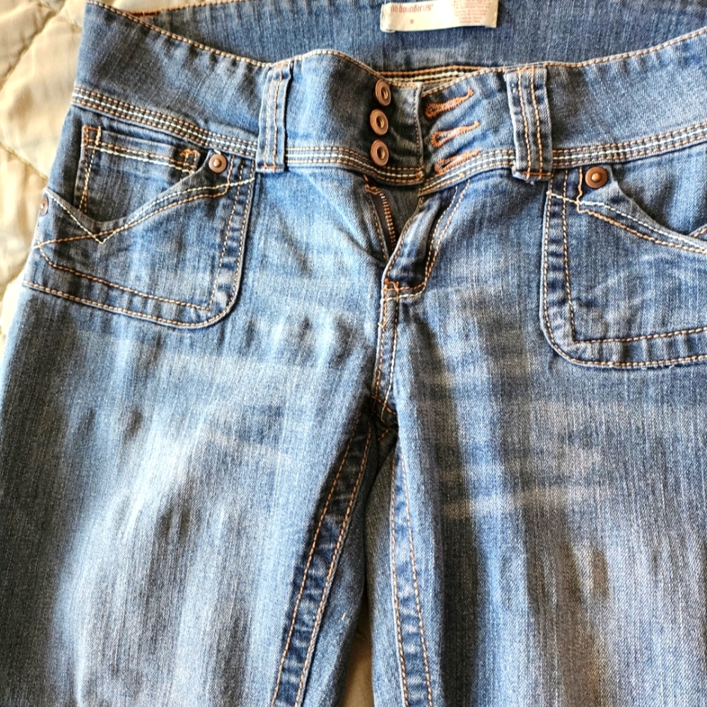 Womans size 9 no boundaries boot cut blue jeans